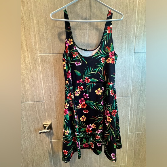 U2B black mini dress with flowers. - Picture 2 of 3